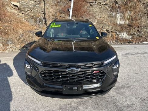 Certified 2024 Chevrolet Trax RS w/ Driver Confidence Package image 2