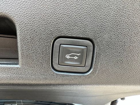 Used 2026 Chevrolet Traverse LT w/ Driver Confidence Package FWD image 19