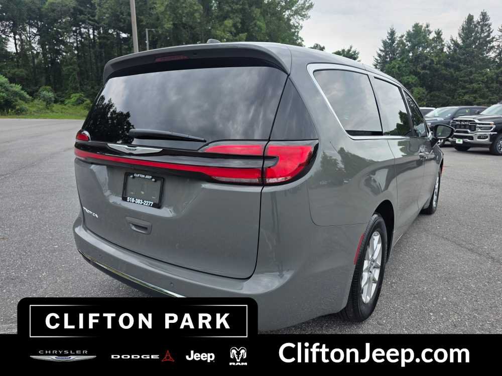 Certified 2025 Chrysler Pacifica Select FWD image 4