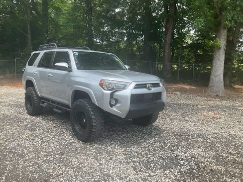 Used 2021 Toyota 4Runner SR5 AWD/4WD image 3