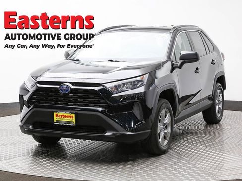 Used 2022 Toyota RAV4 LE image 1