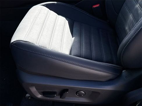 New 2025 Mitsubishi Outlander SE image 20