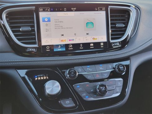 New 2026 Chrysler Pacifica Select image 8