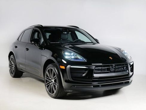 Certified 2026 Porsche Macan AWD/4WD image 7