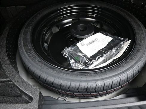 Used 2024 Volkswagen Taos SE image 14