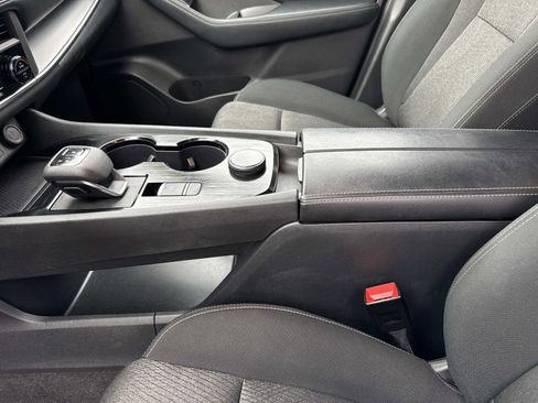 Used 2024 Nissan Rogue SV image 19