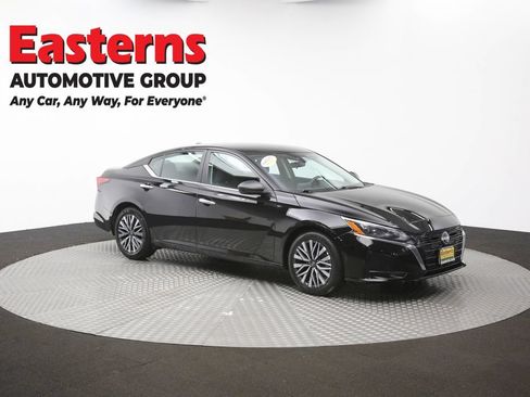 Used 2025 Nissan Altima 2.5 SV FWD image 46