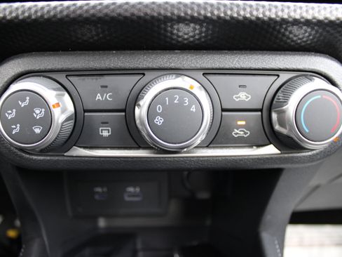 Certified 2024 Nissan Kicks SV image 18