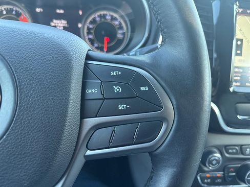 Used 2019 Jeep Cherokee Limited AWD/4WD image 43
