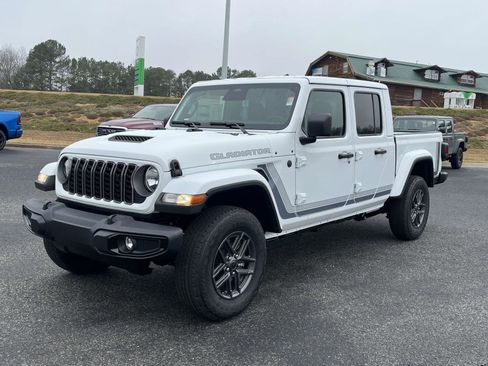 New 2026 Jeep Gladiator Sport image 3