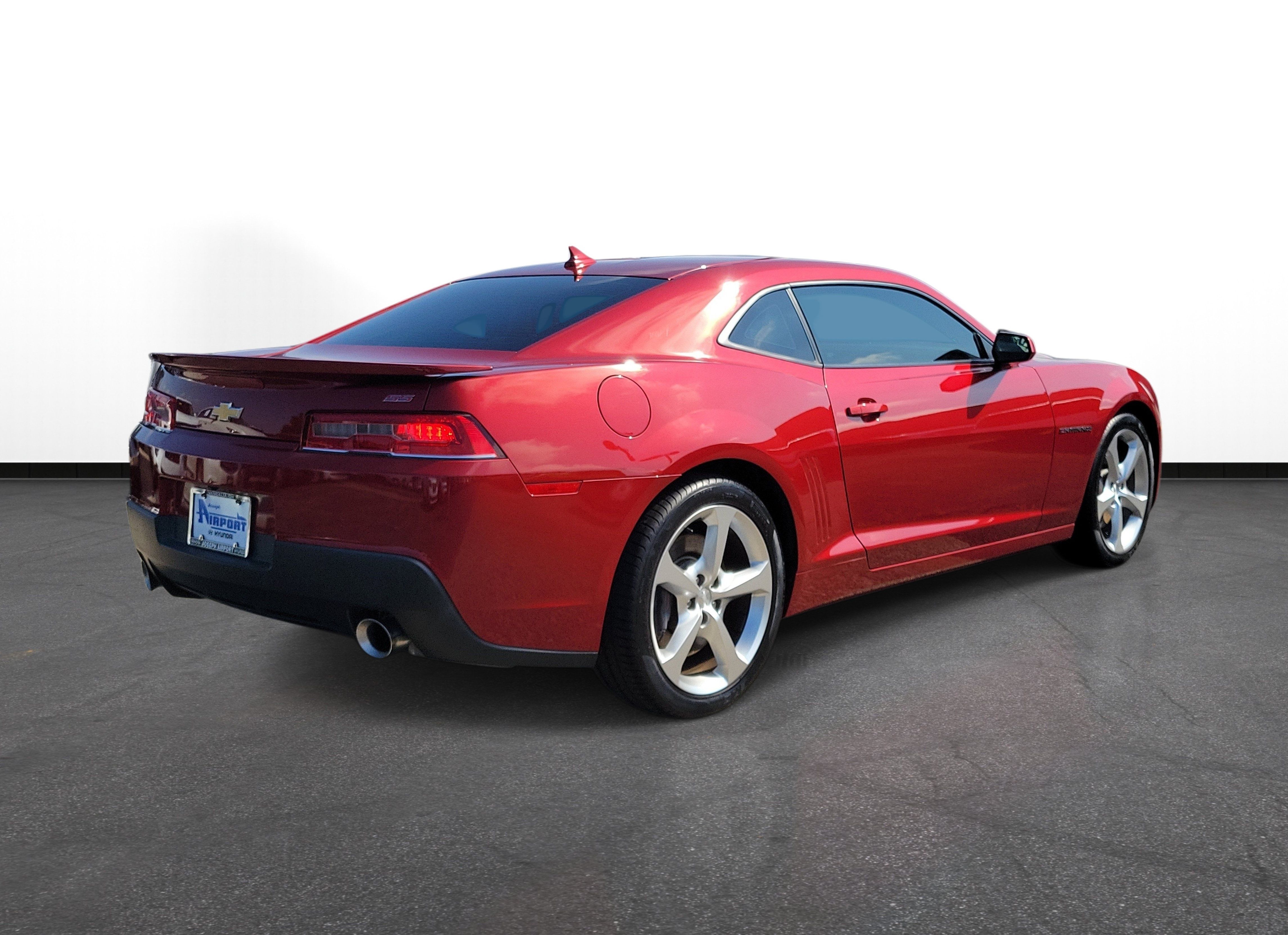 Used 2015 Chevrolet Camaro SS w/ RS Package RWD image 4