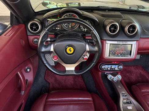 Used 2010 Ferrari California RWD image 46