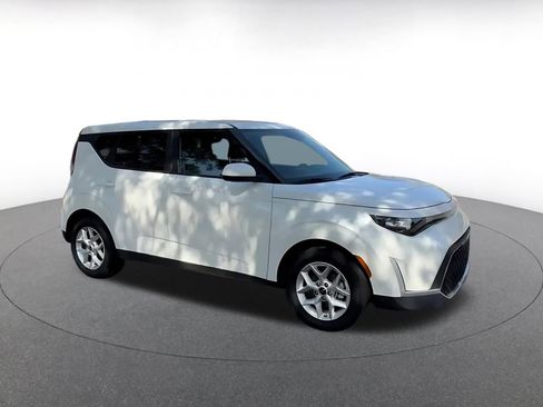 Used 2025 Kia Soul LX w/ LX Technology Package image 2