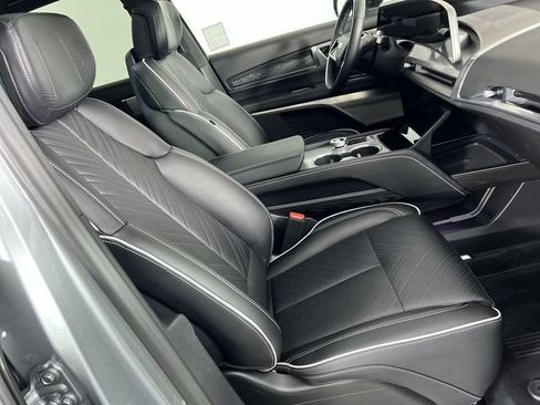 Certified 2026 Cadillac Vistiq Premium Luxury w/ LPO, Floor Liner Package AWD/4WD image 28