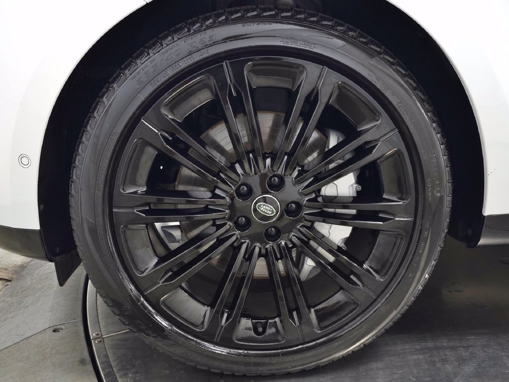 Certified 2024 Land Rover Range Rover SE AWD/4WD image 12