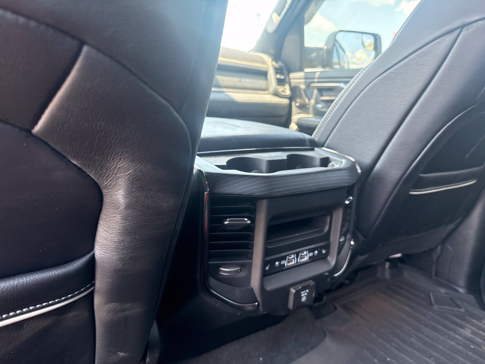 Used 2024 RAM 1500 Limited AWD/4WD image 11