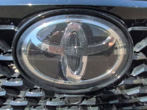 Used 2021 Toyota Avalon Touring image 32