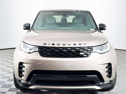 New 2025 Land Rover Discovery Dynamic SE image 2