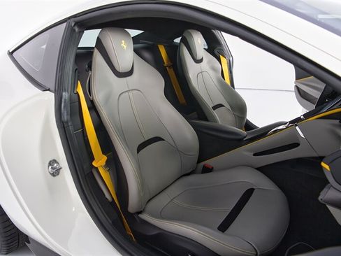 Used 2021 Ferrari Roma RWD image 32