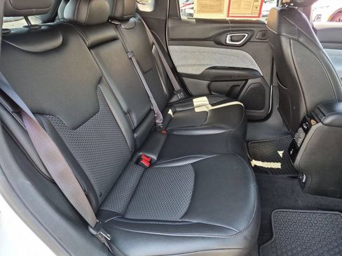 Used 2025 Jeep Compass Latitude w/ Sun & Sound Group AWD/4WD image 30