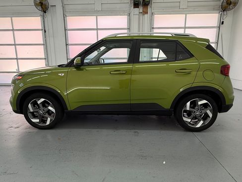 Used 2023 Hyundai Venue SEL FWD image 2