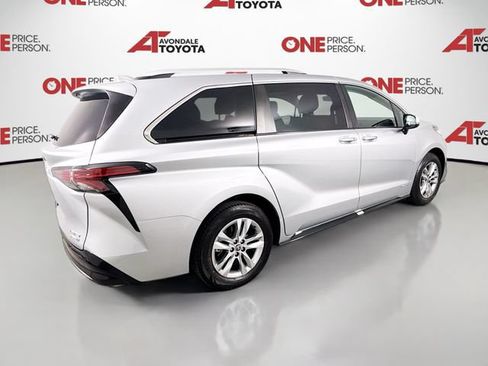 Certified 2021 Toyota Sienna Limited FWD image 8