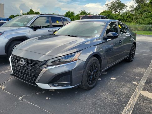 Used 2025 Nissan Altima 2.5 S FWD image 3
