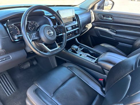 Certified 2023 Nissan Pathfinder SL FWD image 19