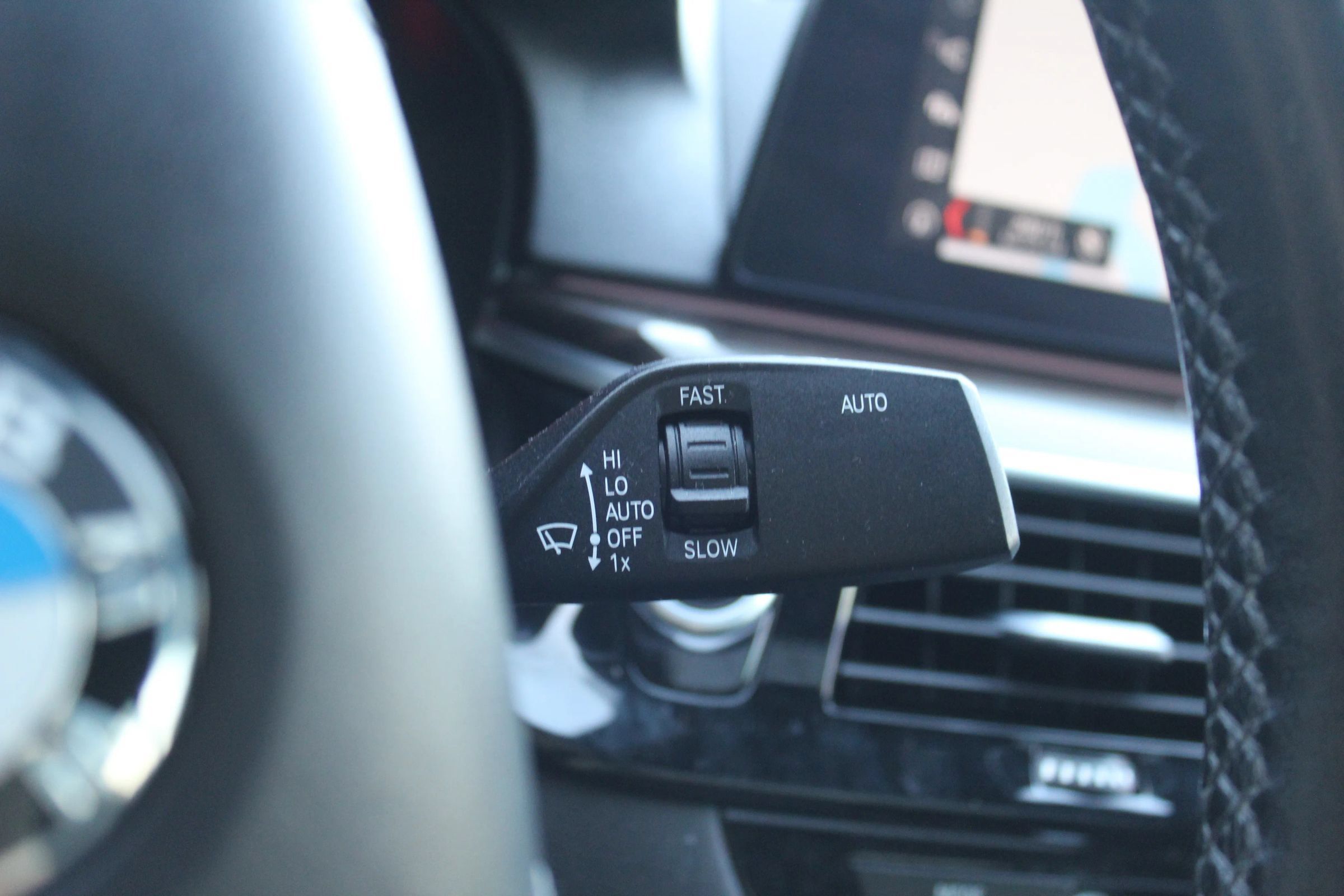Used 2019 BMW 530e xDrive AWD/4WD image 30