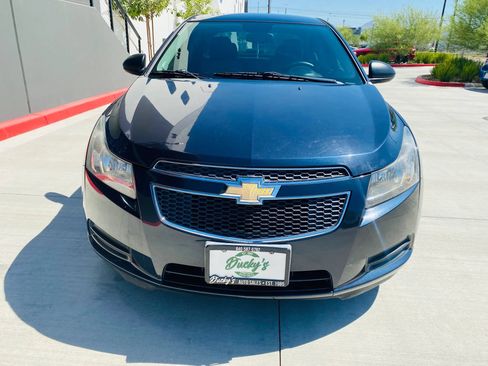 Used 2014 Chevrolet Cruze LS FWD image 2