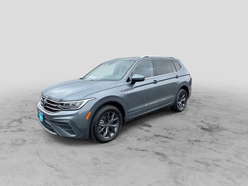 Used 2023 Volkswagen Tiguan SE AWD/4WD image 4