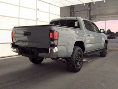 Used 2020 Toyota Tacoma SR5 RWD image 7