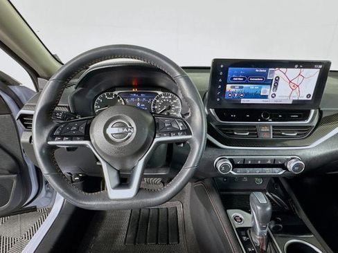 Used 2024 Nissan Altima 2.5 SR w/ SR Premium Package image 10