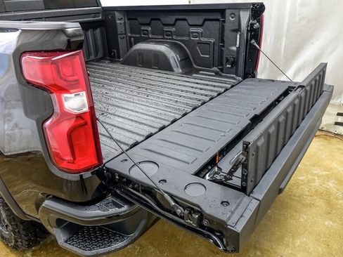 New 2026 Chevrolet Silverado 1500 ZR2 w/ Dark Appearance Package image 9