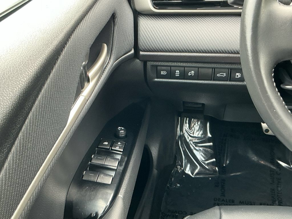 Used 2025 Toyota Camry SE FWD image 19