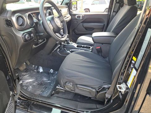 Used 2023 Jeep Gladiator Sport AWD/4WD image 26