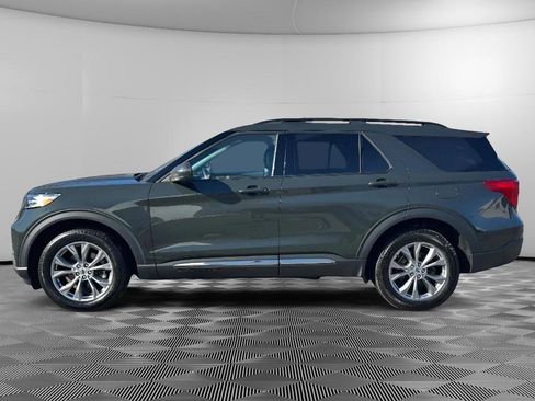 Certified 2022 Ford Explorer XLT w/ Equipment Group 202A image 5
