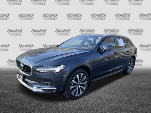 Certified 2022 Volvo V90 B6 Cross Country image 5