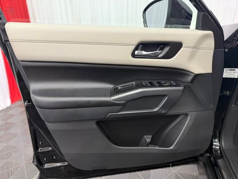 Used 2023 Nissan Pathfinder SL w/ Lighting Package (N92) AWD/4WD image 15