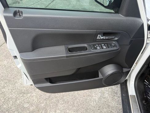 Used 2012 Jeep Liberty Sport RWD image 18