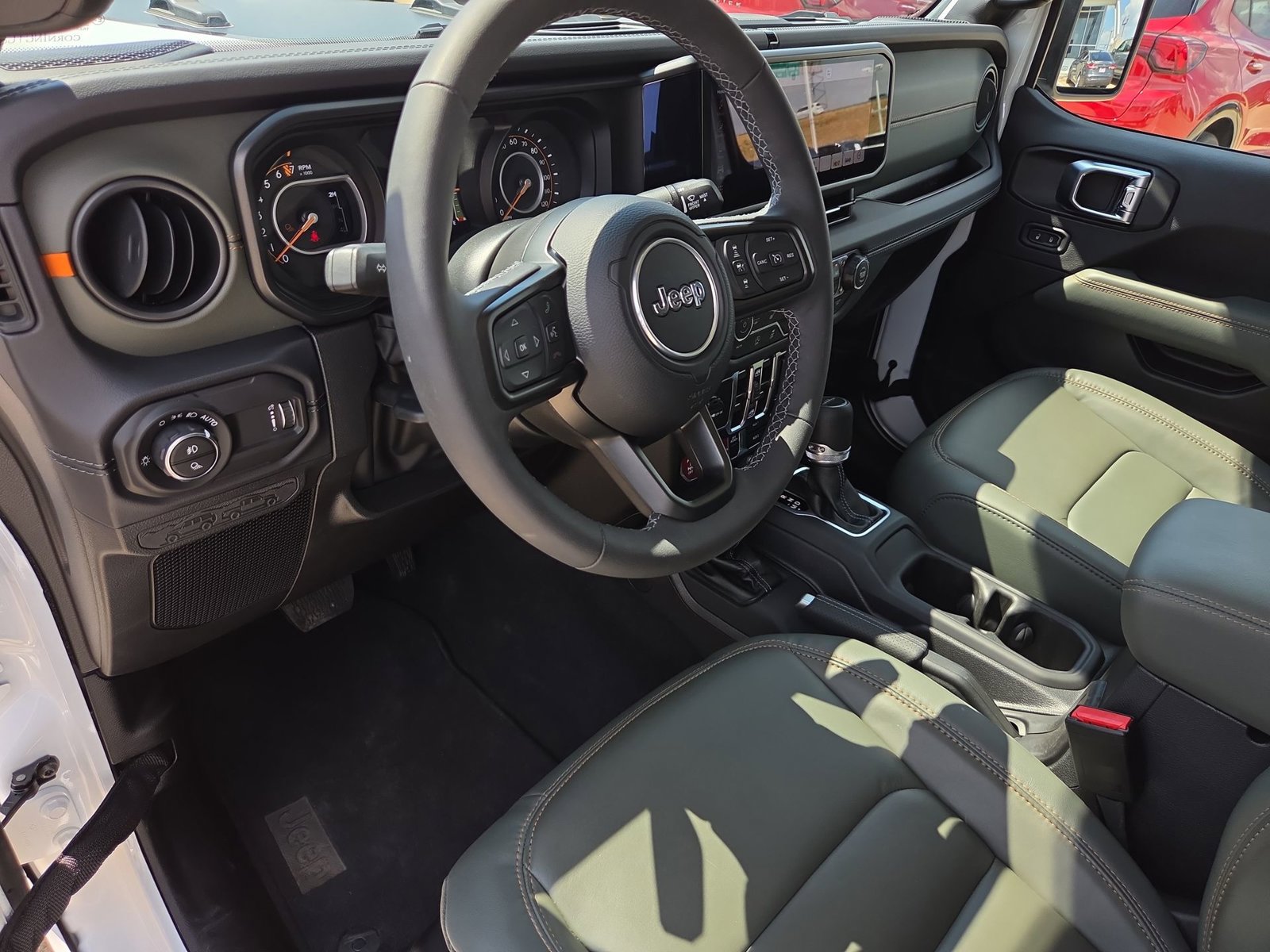 Used 2025 Jeep Gladiator Mojave w/ Convenience Group AWD/4WD image 10