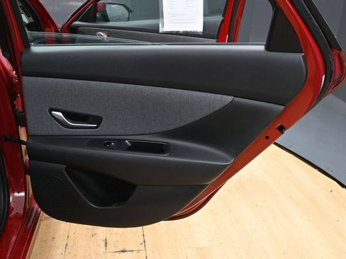 Used 2023 Hyundai Elantra Limited w/ Preferred Accessory Package FWD image 40