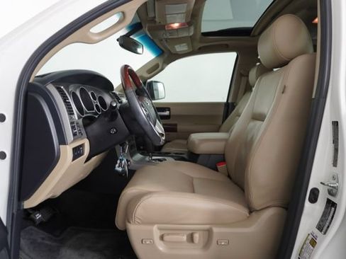 Used 2015 Toyota Sequoia Platinum RWD image 19