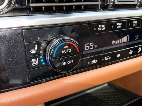 Used 2023 Nissan Pathfinder Platinum image 33