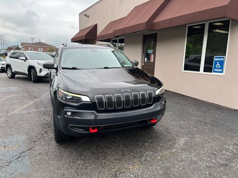 Used 2019 Jeep Cherokee Trailhawk w/ Trailer Tow Group AWD/4WD image 2