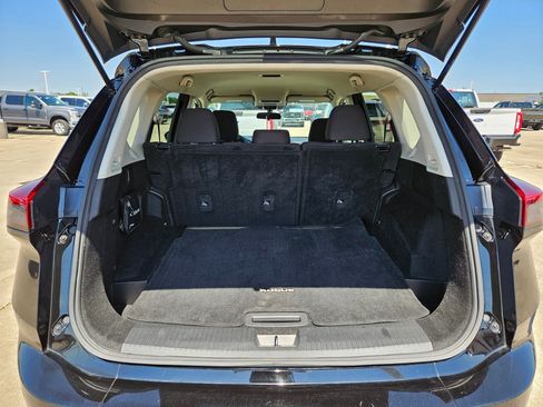 Used 2024 Nissan Rogue S FWD image 28