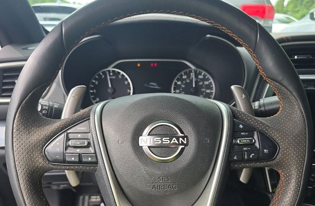 Used 2023 Nissan Maxima SR w/ Sport Mat Group FWD image 10