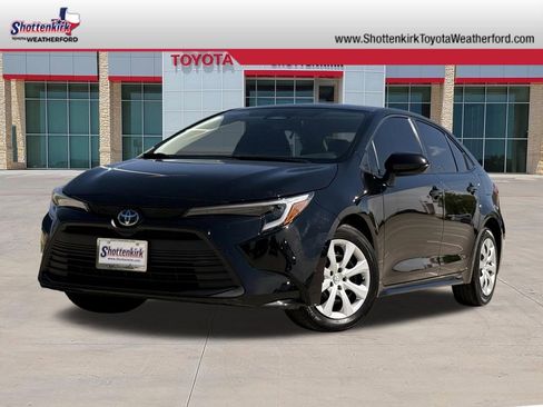 Used 2023 Toyota Corolla LE image 1