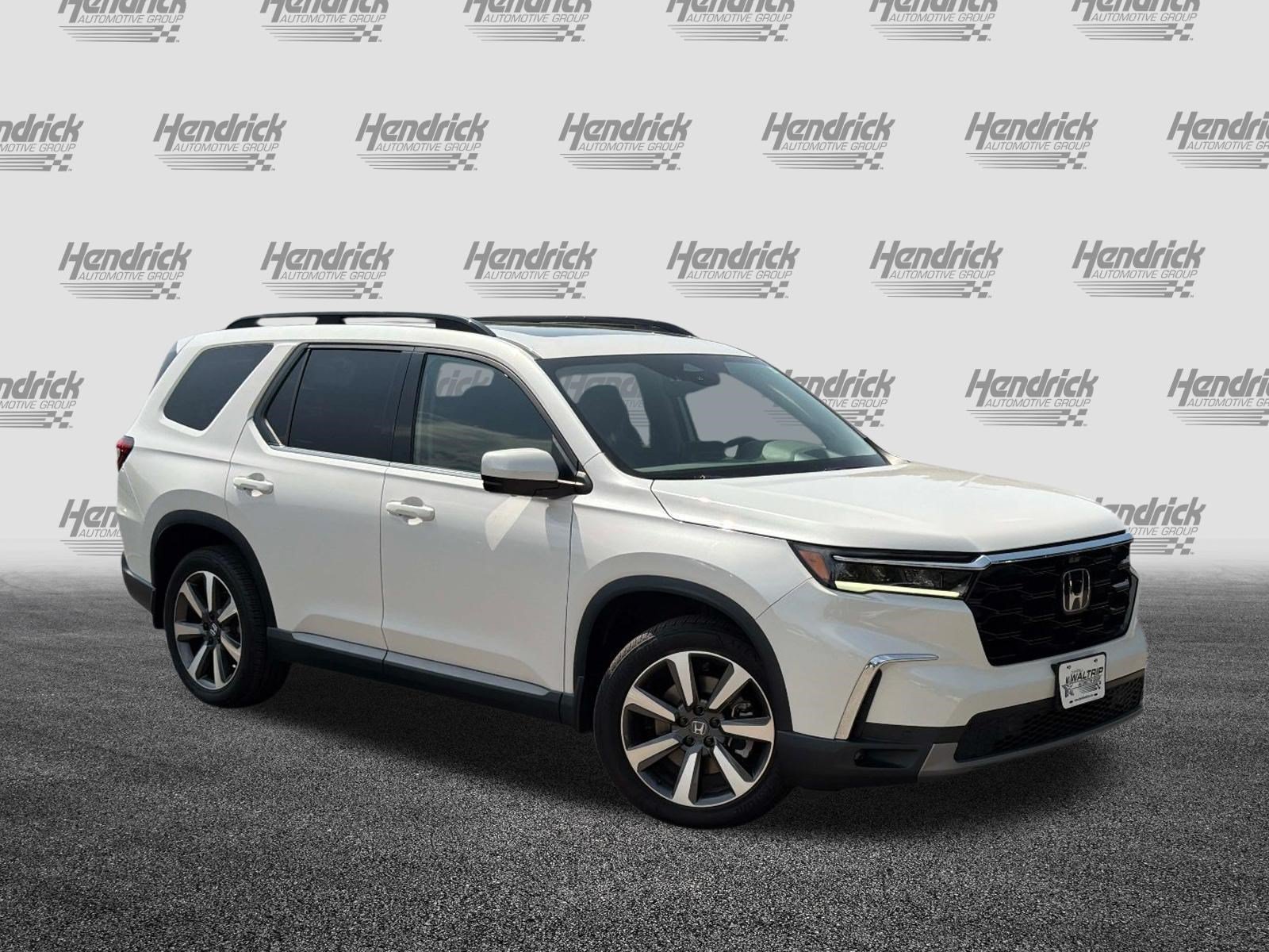 Used 2025 Honda Pilot Elite image 2
