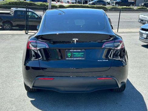 Used 2024 Tesla Model Y Long Range AWD/4WD image 6